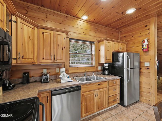 727 Mountain Stream Way, Gatlinburg, TN 37738