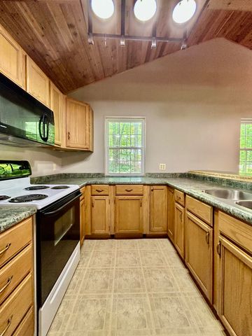 302 Lakeview Avenue, Burnside, KY 42519