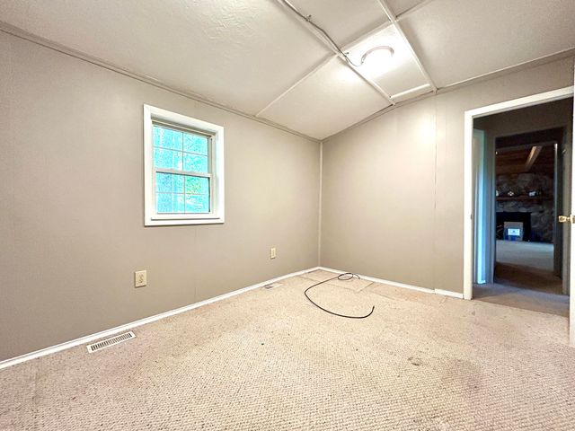302 Lakeview Avenue, Burnside, KY 42519
