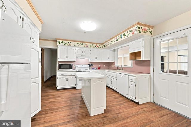 2745 EDGE HILL RD, Huntingdon Valley, PA 19006