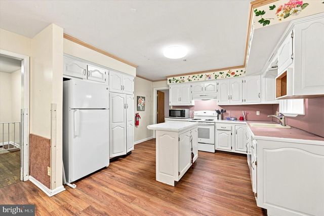 2745 EDGE HILL RD, Huntingdon Valley, PA 19006