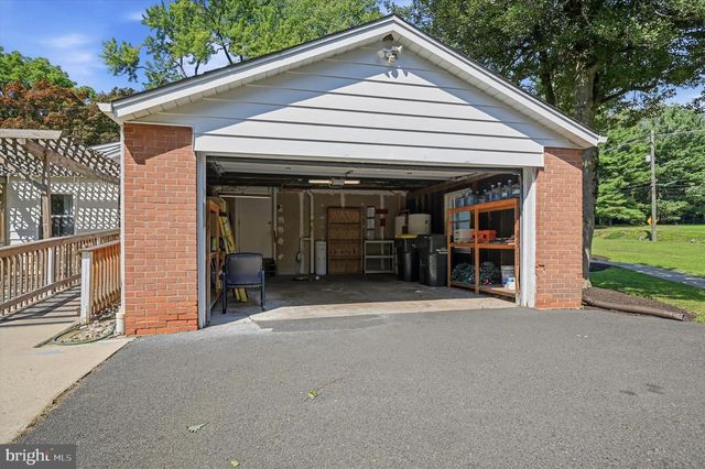 2745 EDGE HILL RD, Huntingdon Valley, PA 19006