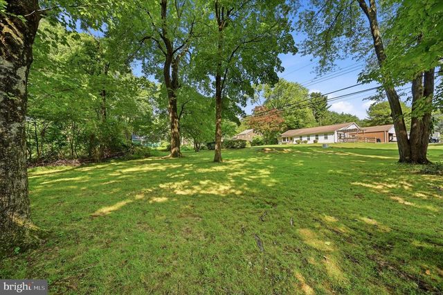 2745 EDGE HILL RD, Huntingdon Valley, PA 19006