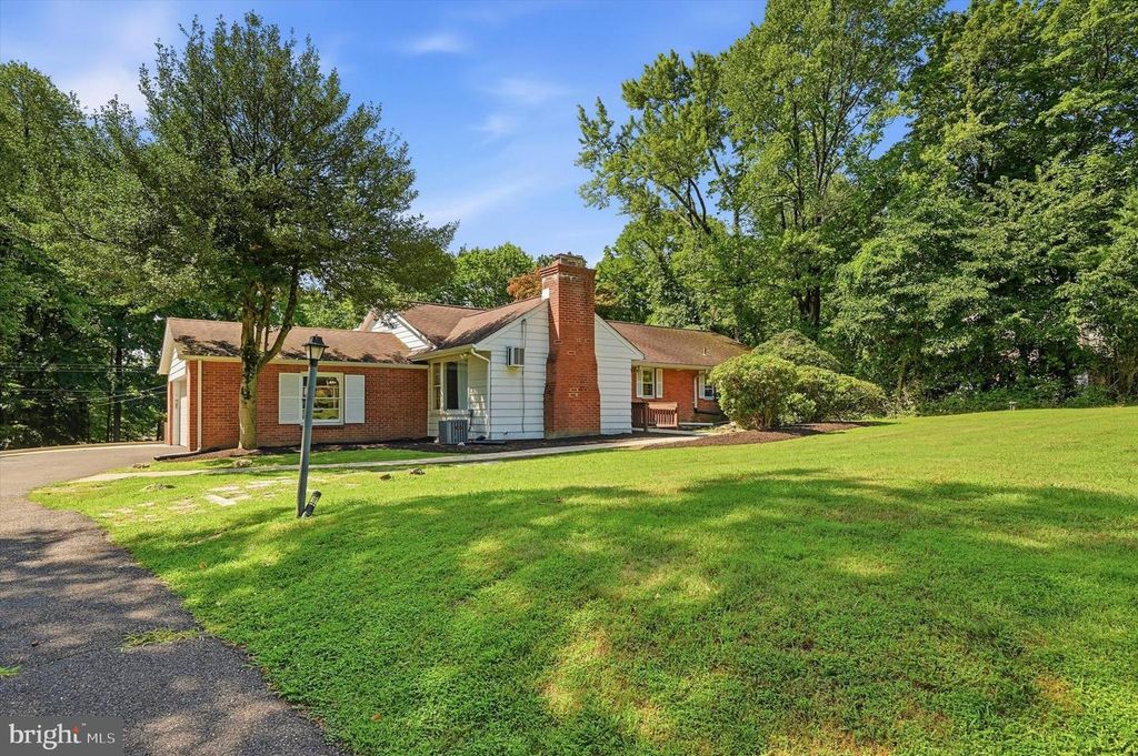 2745 EDGE HILL RD, Huntingdon Valley, PA 19006