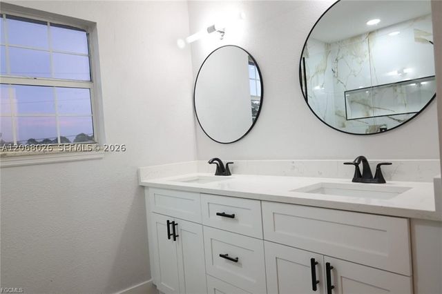3906 28TH ST SW, Lehigh Acres, FL 33976
