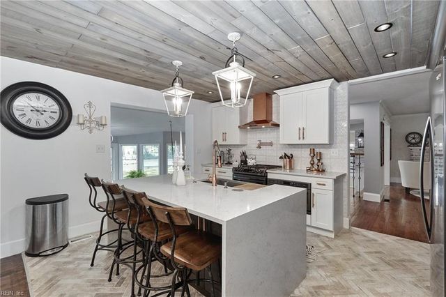 112 Earl ST, Seaford, VA 23696