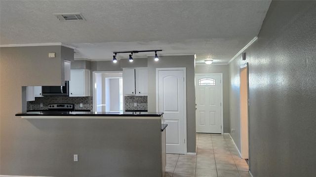 6125 Brookdale Drive, League City, TX 77573