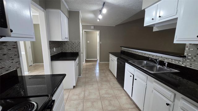 6125 Brookdale Drive, League City, TX 77573