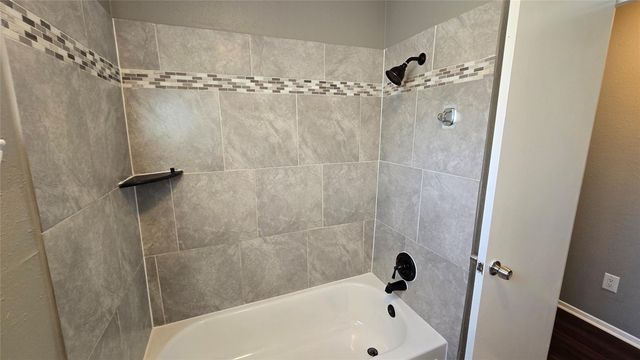 6125 Brookdale Drive, League City, TX 77573