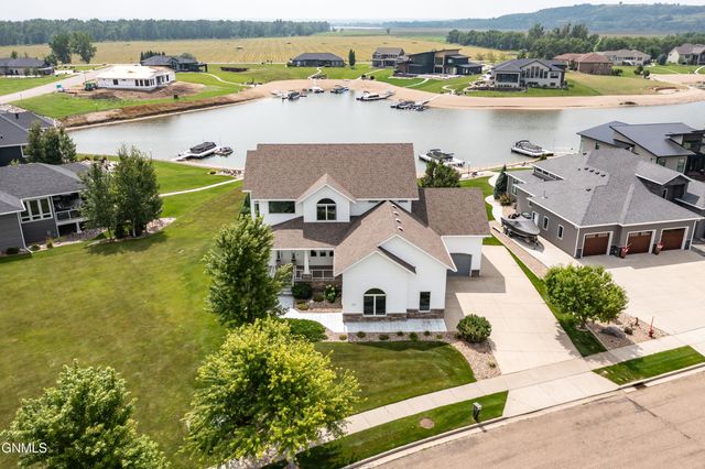 4303 Borden Harbor Place SE, Mandan, ND 58554