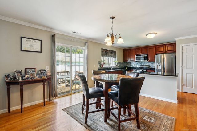 27 Riverview Court 27, Brookfield, CT 06804