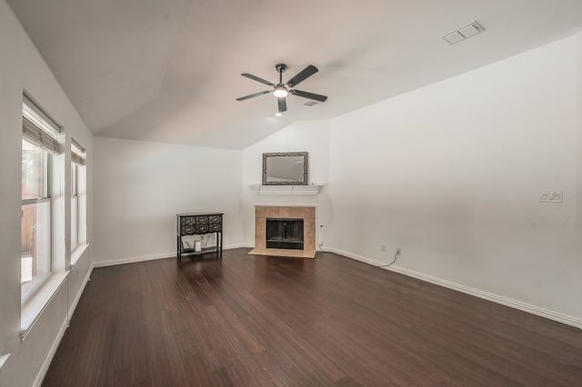 1011 Fleetwood Cove Drive, Grand Prairie, TX 75052