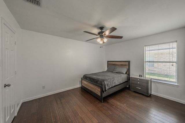 1011 Fleetwood Cove Drive, Grand Prairie, TX 75052
