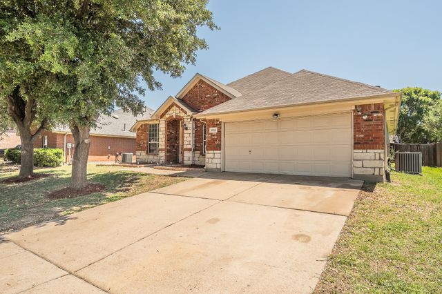 1011 Fleetwood Cove Drive, Grand Prairie, TX 75052