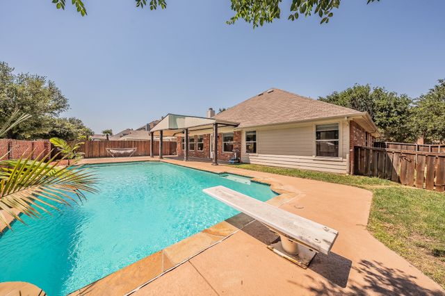 1011 Fleetwood Cove Drive, Grand Prairie, TX 75052