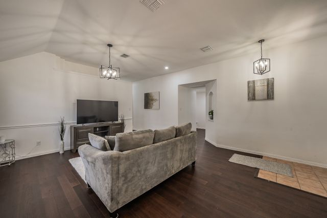 1011 Fleetwood Cove Drive, Grand Prairie, TX 75052