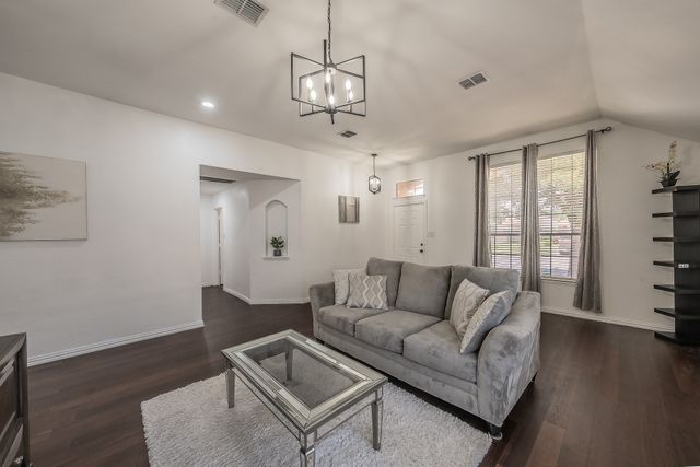 1011 Fleetwood Cove Drive, Grand Prairie, TX 75052