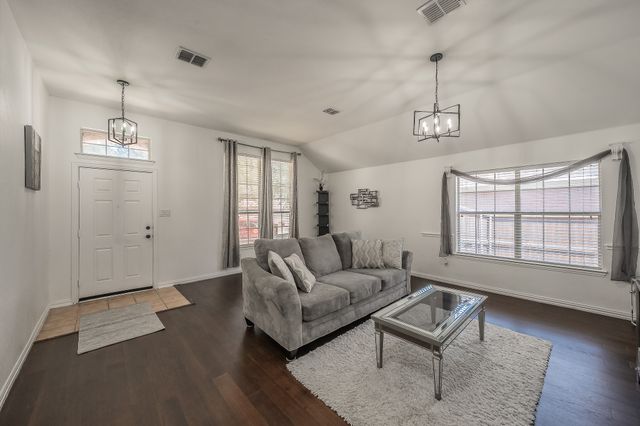 1011 Fleetwood Cove Drive, Grand Prairie, TX 75052