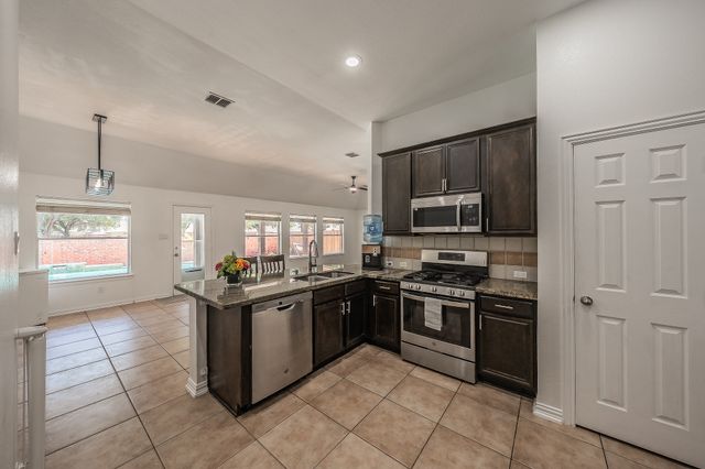 1011 Fleetwood Cove Drive, Grand Prairie, TX 75052