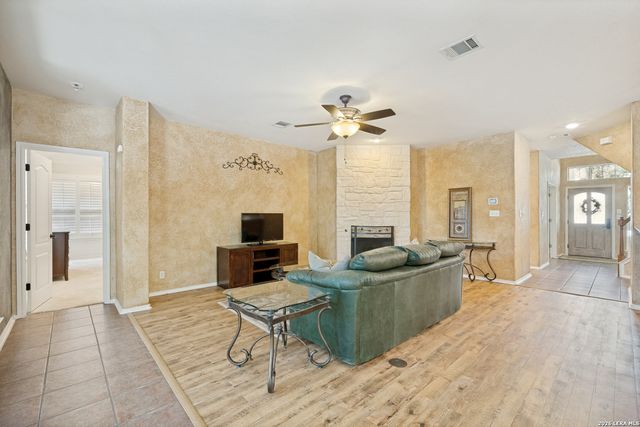 4501 RIDGE PEAK DR, Schertz, TX 78154