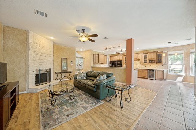4501 RIDGE PEAK DR, Schertz, TX 78154