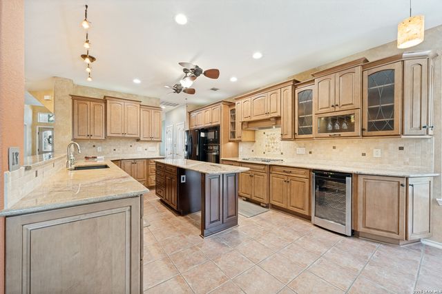 4501 RIDGE PEAK DR, Schertz, TX 78154
