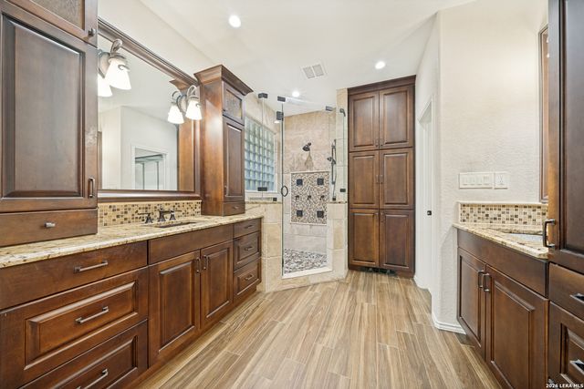 4501 RIDGE PEAK DR, Schertz, TX 78154