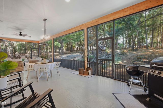 495 Sugar Pine Drive, Merlin, OR 97532