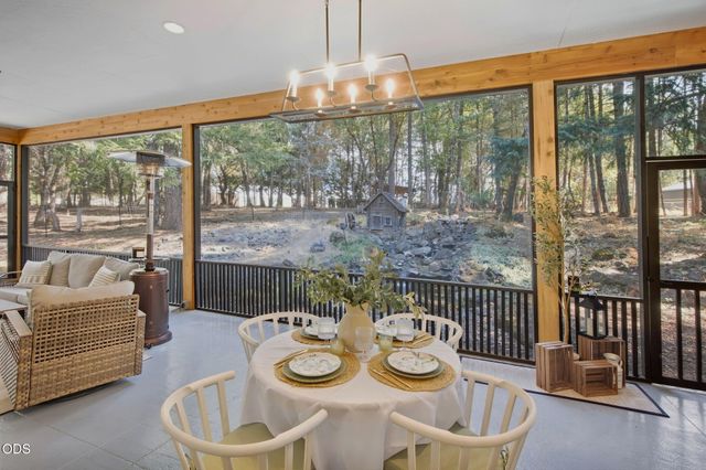 495 Sugar Pine Drive, Merlin, OR 97532