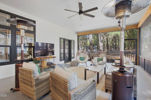 495 Sugar Pine Drive, Merlin, OR 97532
