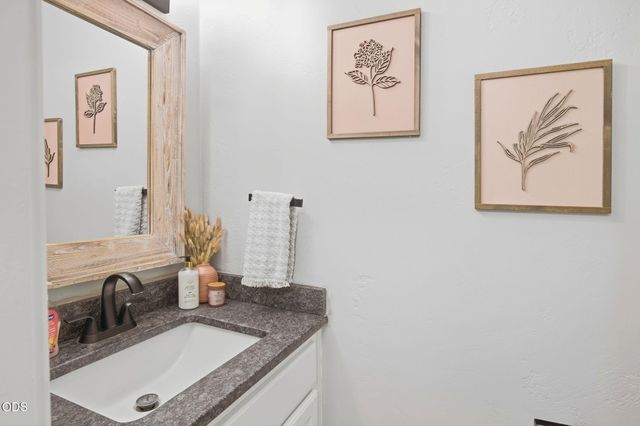 495 Sugar Pine Drive, Merlin, OR 97532