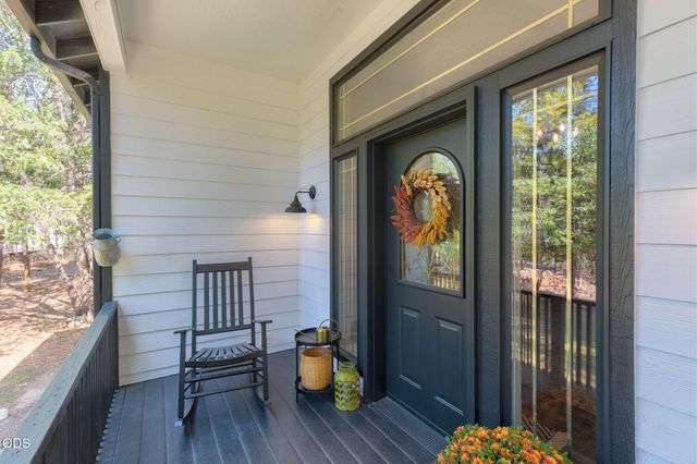 495 Sugar Pine Drive, Merlin, OR 97532