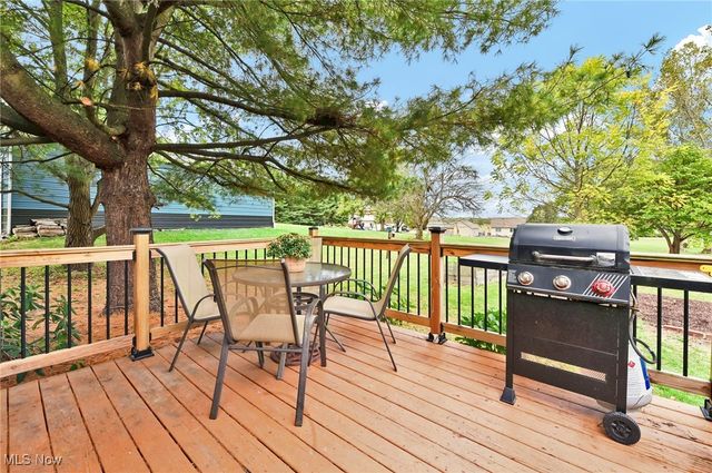 10277 Carlswood Avenue NE, Hartville, OH 44632