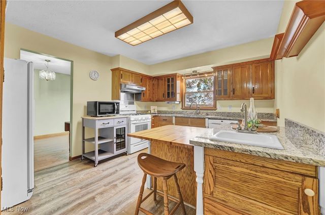 10277 Carlswood Avenue NE, Hartville, OH 44632