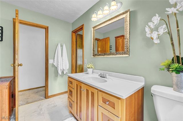 10277 Carlswood Avenue NE, Hartville, OH 44632