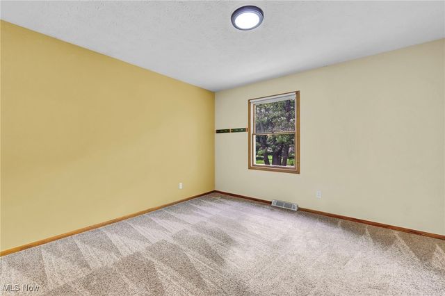 10277 Carlswood Avenue NE, Hartville, OH 44632