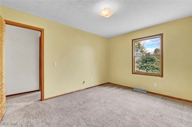 10277 Carlswood Avenue NE, Hartville, OH 44632