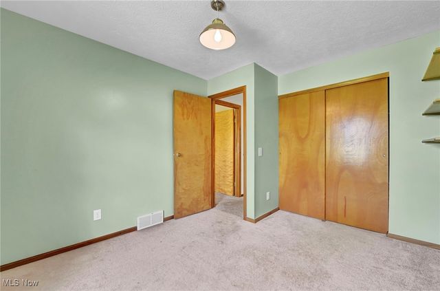 10277 Carlswood Avenue NE, Hartville, OH 44632