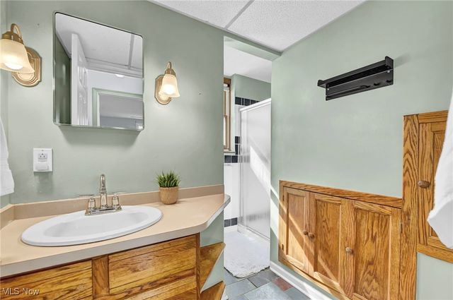 10277 Carlswood Avenue NE, Hartville, OH 44632