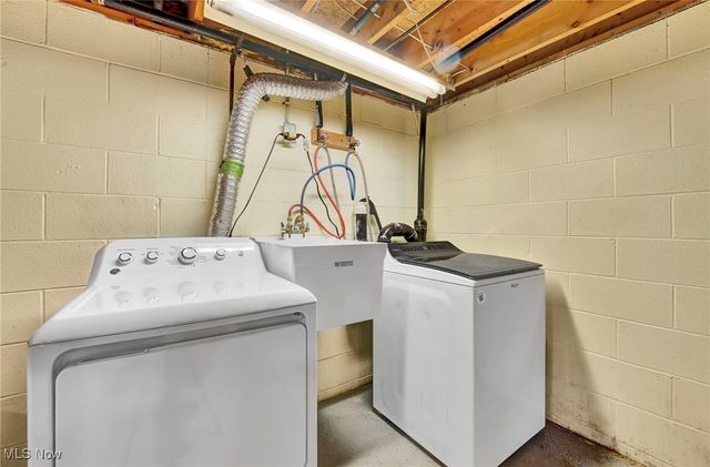 10277 Carlswood Avenue NE, Hartville, OH 44632