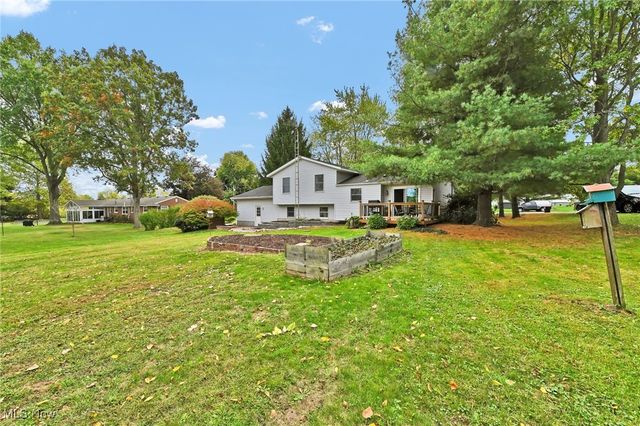 10277 Carlswood Avenue NE, Hartville, OH 44632