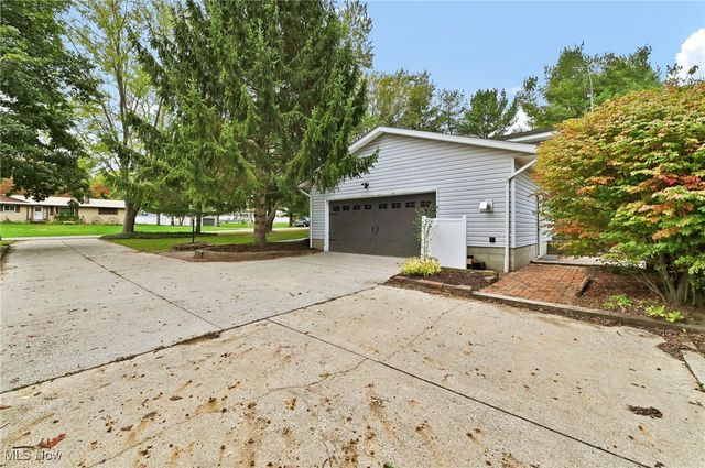 10277 Carlswood Avenue NE, Hartville, OH 44632