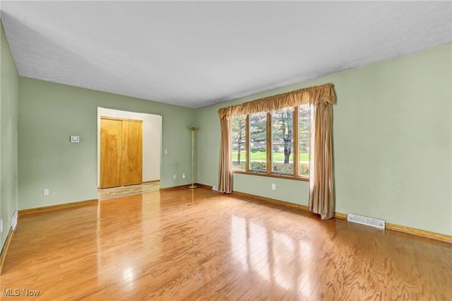 10277 Carlswood Avenue NE, Hartville, OH 44632