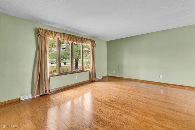 10277 Carlswood Avenue NE, Hartville, OH 44632