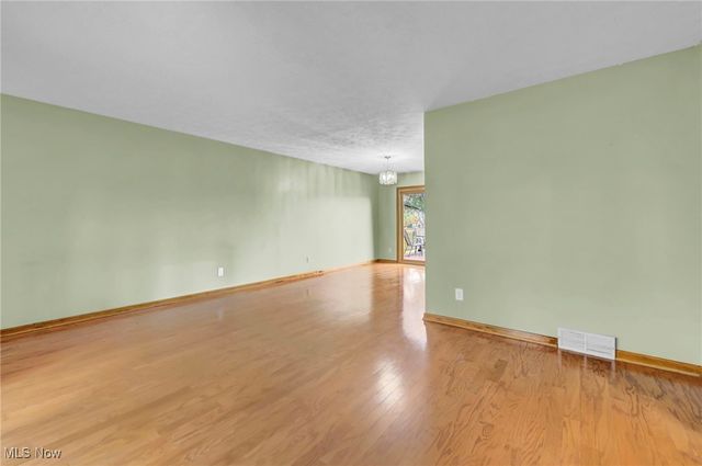 10277 Carlswood Avenue NE, Hartville, OH 44632