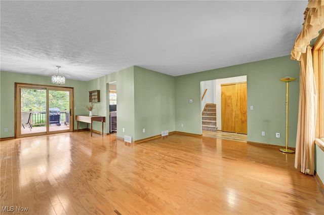 10277 Carlswood Avenue NE, Hartville, OH 44632