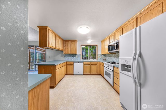 1834 NE Sumner Drive, Oak Harbor, WA 98277