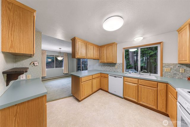 1834 NE Sumner Drive, Oak Harbor, WA 98277