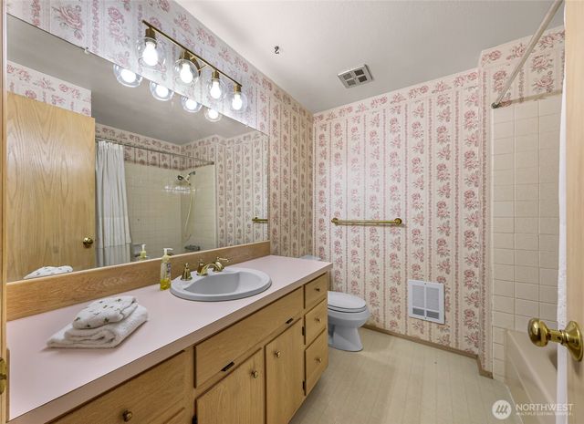 1834 NE Sumner Drive, Oak Harbor, WA 98277