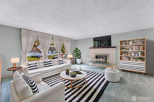 1834 NE Sumner Drive, Oak Harbor, WA 98277